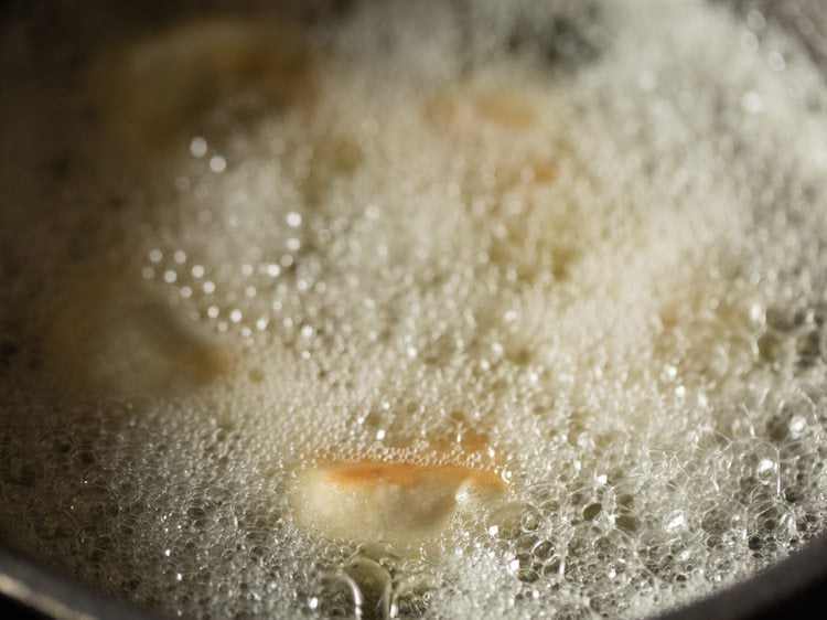 frying - Gujarati lilva kachori recipe