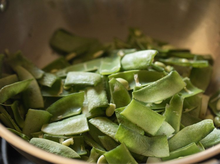 chopped flat beans added to potatoes or making papdi bhaji. 