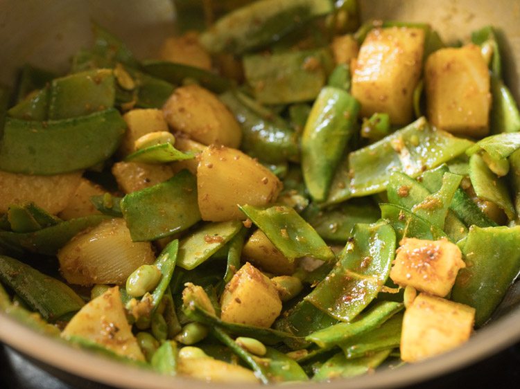 spice powders mixed well with potatoes and flat beans or making papdi bhaji. 