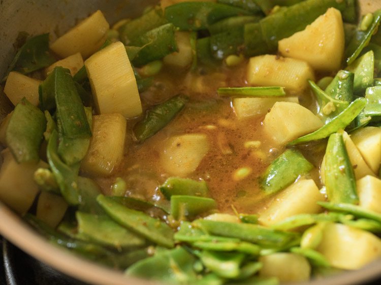 simmering papdi bhaji. 