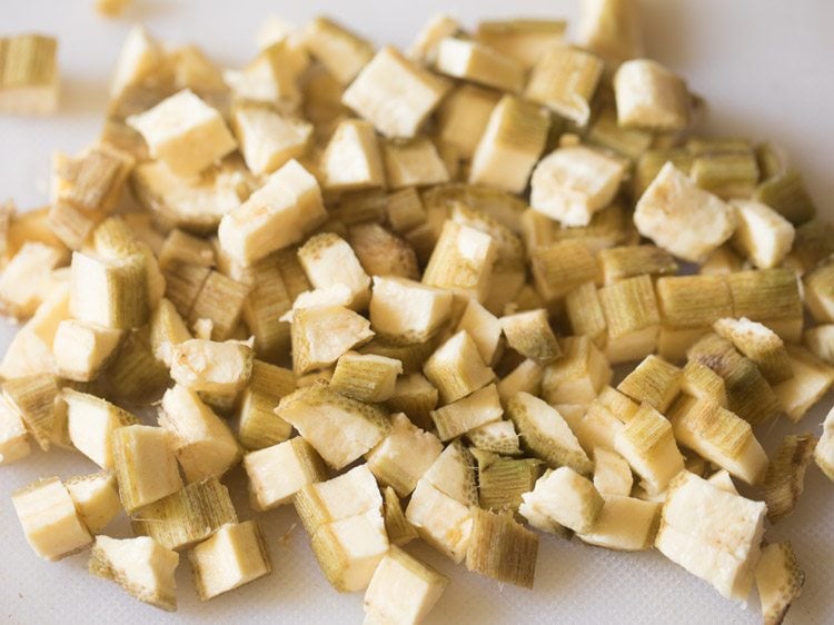 Chopped raw plantains for making vajakkai fries. 