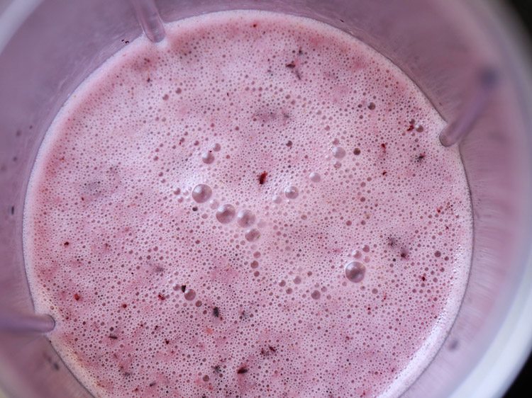 blueberry smoothie in the blender