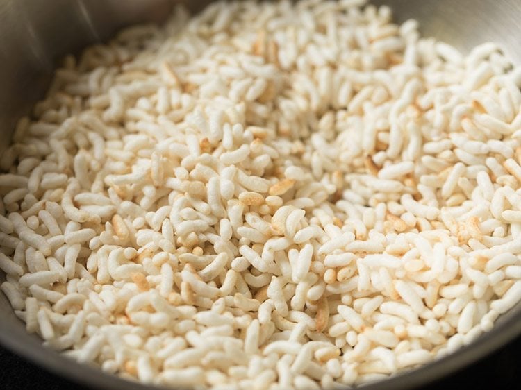 spice powders mixed well with the puffed rice. 