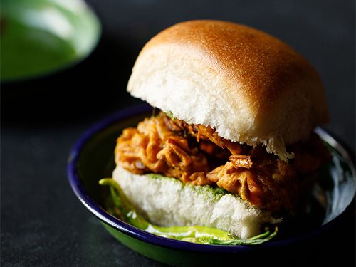 kanda bhaji pav recipe