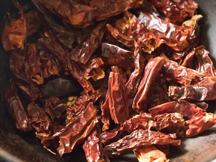 roasted dry red chillies