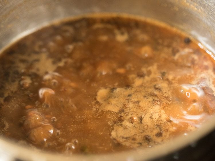 vathal kuzhambu recipe, manathakkali vathal kulambu recipe, black nightshade tamarind curry