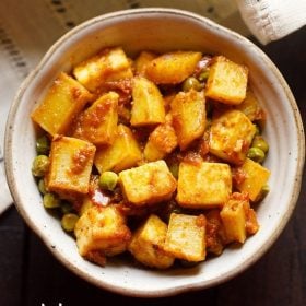 chanar dalna recipe, niramish chanar dalna, bengali paneer curry recipe