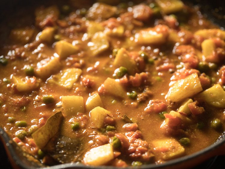 fried potatoes mixed well with the curry. 