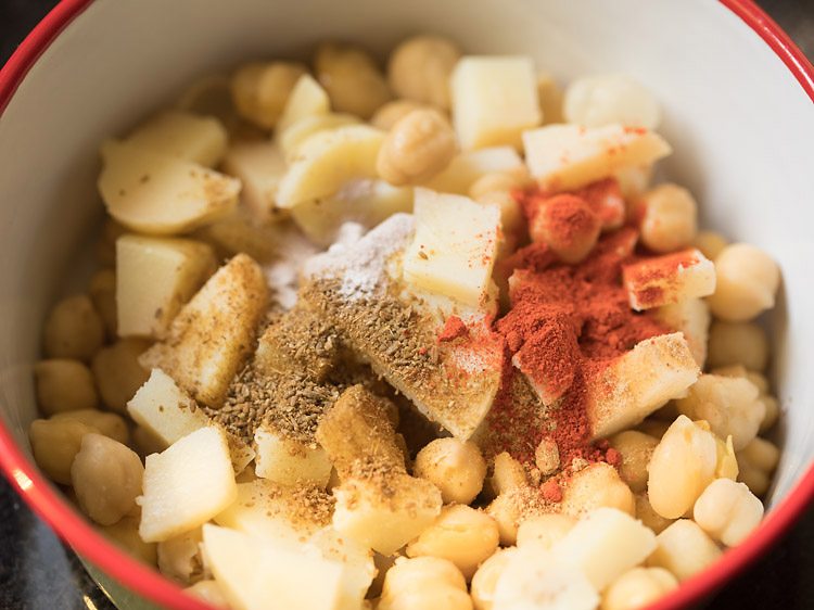 making aloo lachha tokri chaat recipe