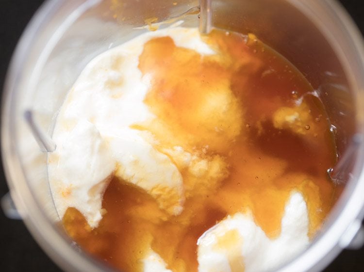 curd and honey in blender