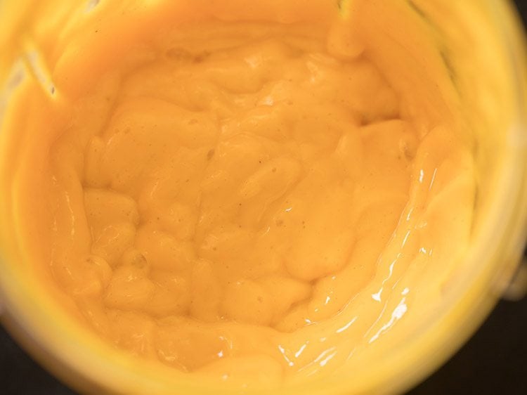 mango smoothie blended