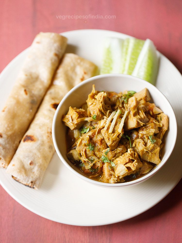 kathal ki sabzi served with chapati and cucumber