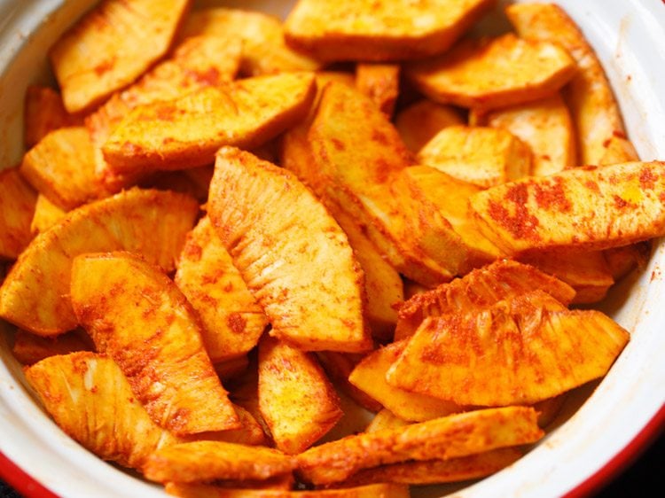 marinating breadfruit slices in spice powders. 