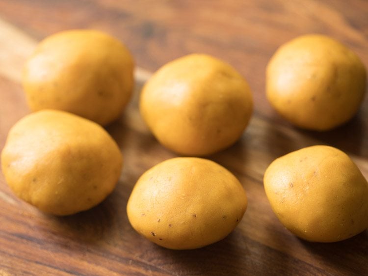 prepared dough divided in 6 smooth balls. 