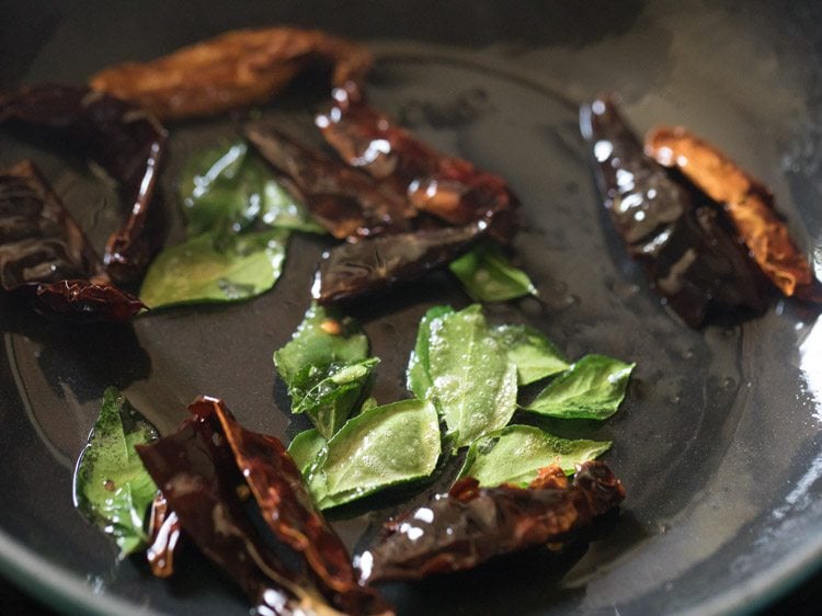 frying curry leaves