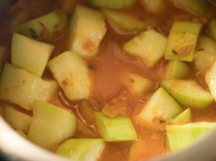 making lauki sabzi recipe