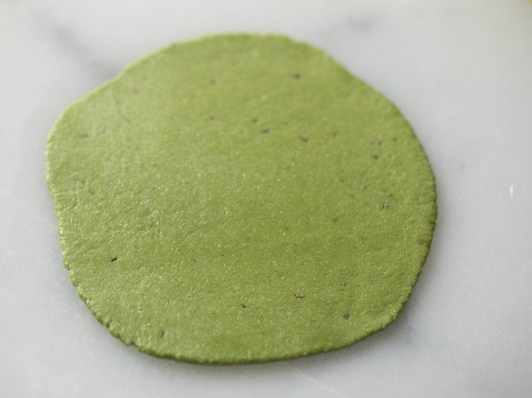 rolled palak poori