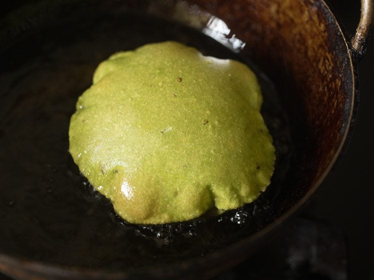 fried palak poori in hot oil