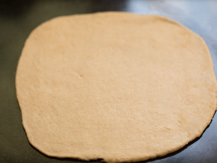 making paneer pizza recipe