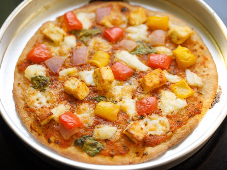 baked paneer pizza. 