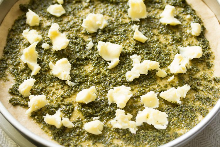 making pesto pizza recipe