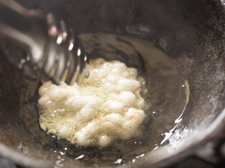 frying sabudana papad