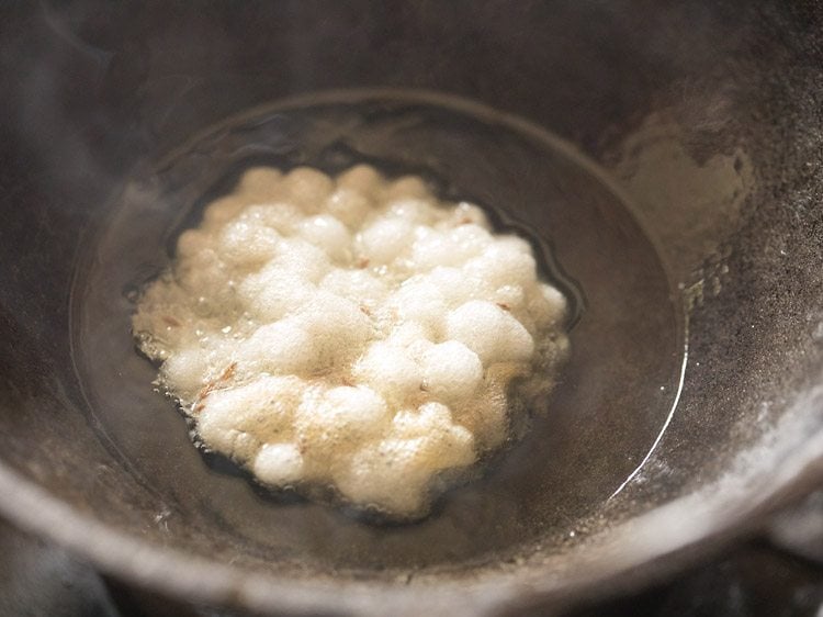 frying sabudana papad