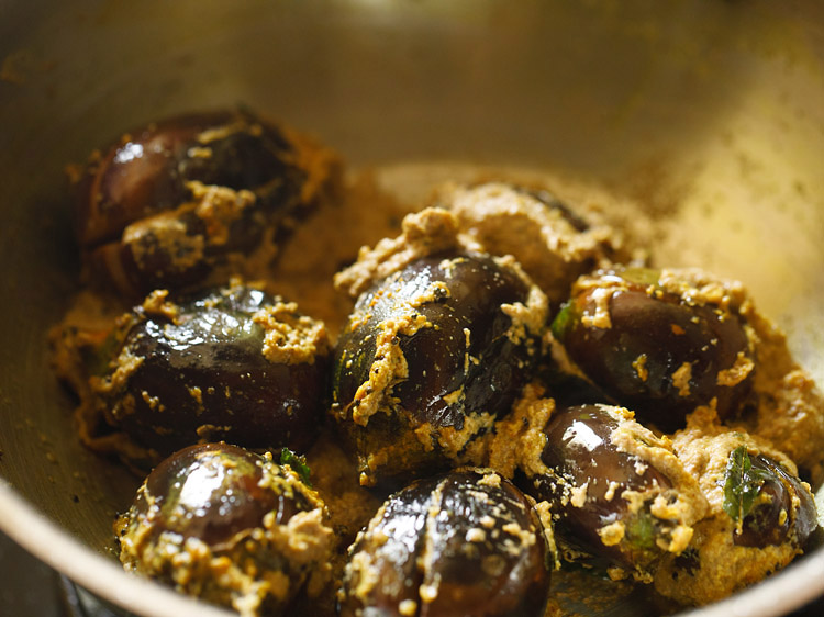 making brinjal kulambu recipe