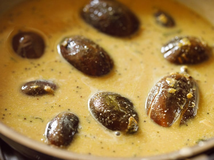 making brinjal kulambu recipe