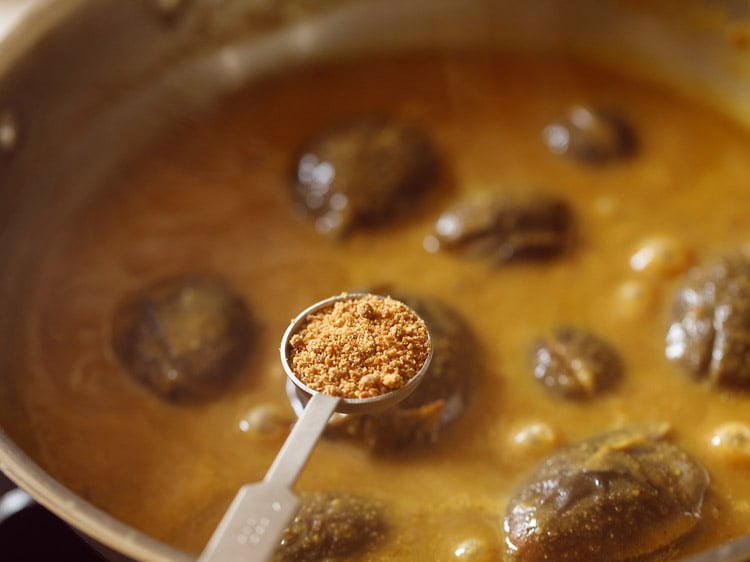 making brinjal kulambu recipe