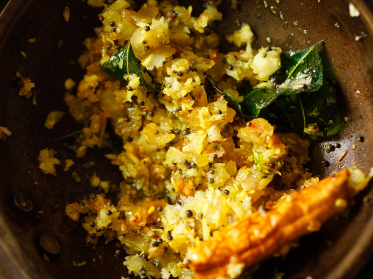 turmeric powder mixed well in the tempering for kappa puzhukku. 