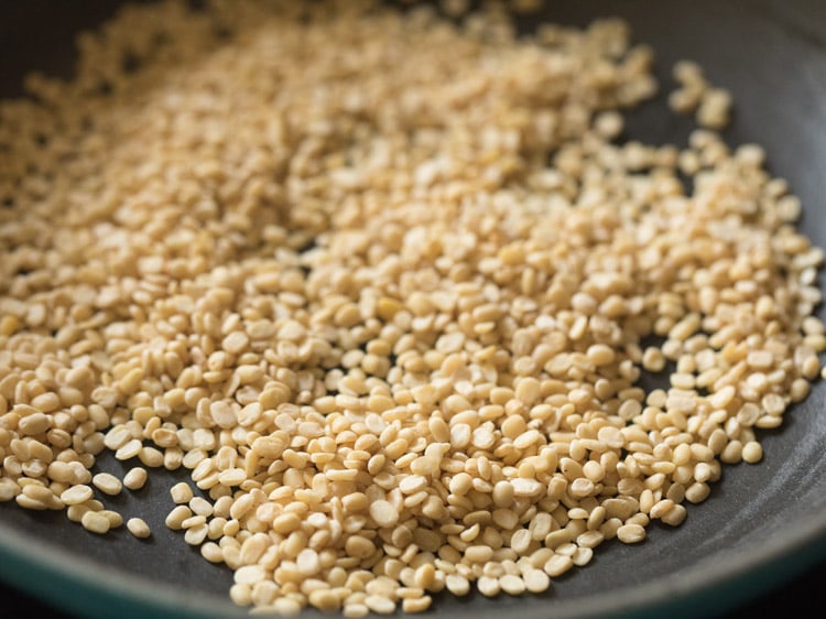 roasted urad dal kept for cooling to room temperature. 