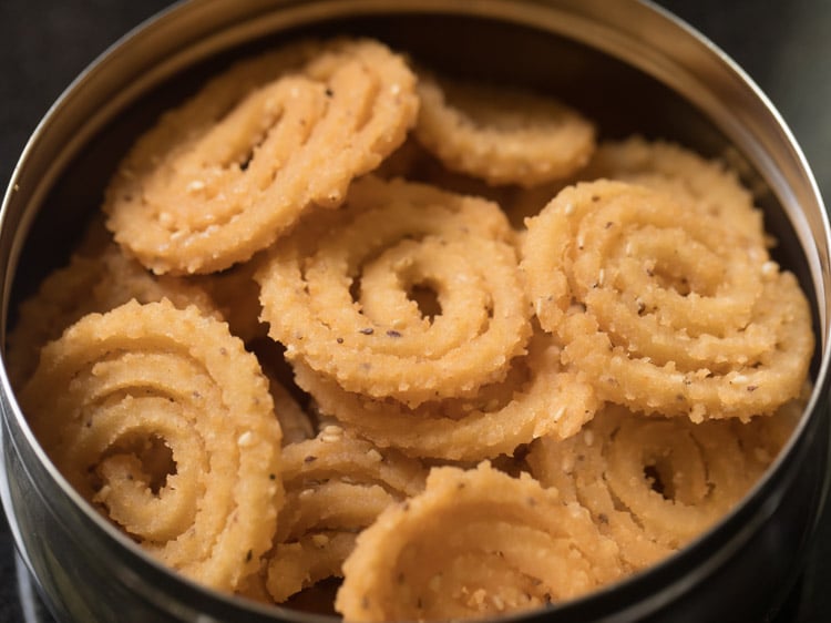 fried murukulu placed in container.