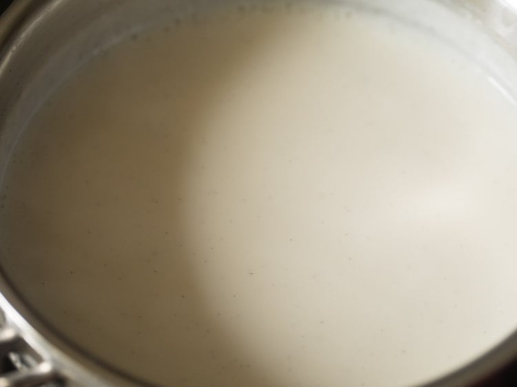 crème anglaise continues to thicken.
