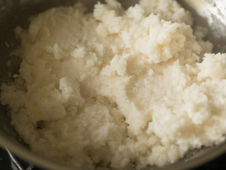 rice flour mixed well with the hot water. 