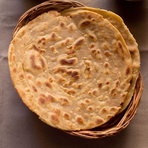 Lachha Paratha served in a cane basket