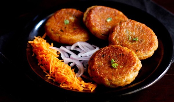 aloo tikki recipe, how to make aloo tikki | aloo cutlet | potato patties