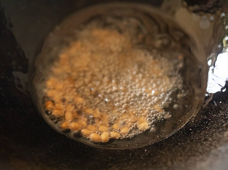 making ginger chutney