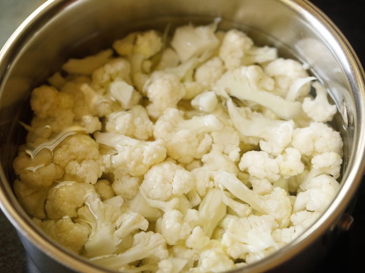 cauliflower florets added in hot water