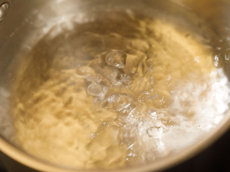 water boiling in the sauce pan