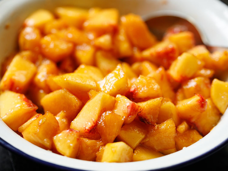 making peach cobbler recipe