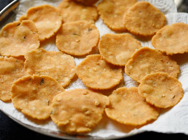 fried thattai placed on kitchen paper towels. 