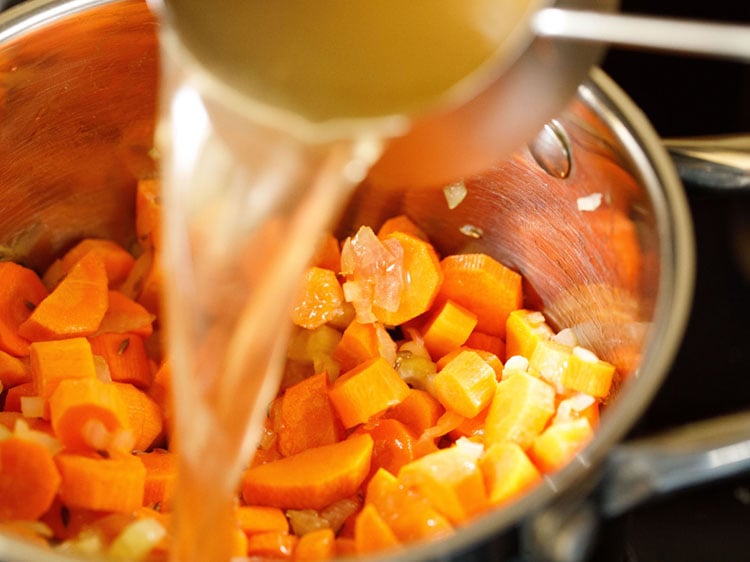 pouring vegetable stock