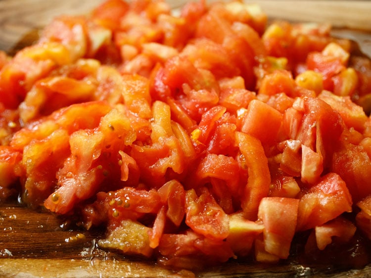 tomates picados en trozos grandes para hacer puré casero.