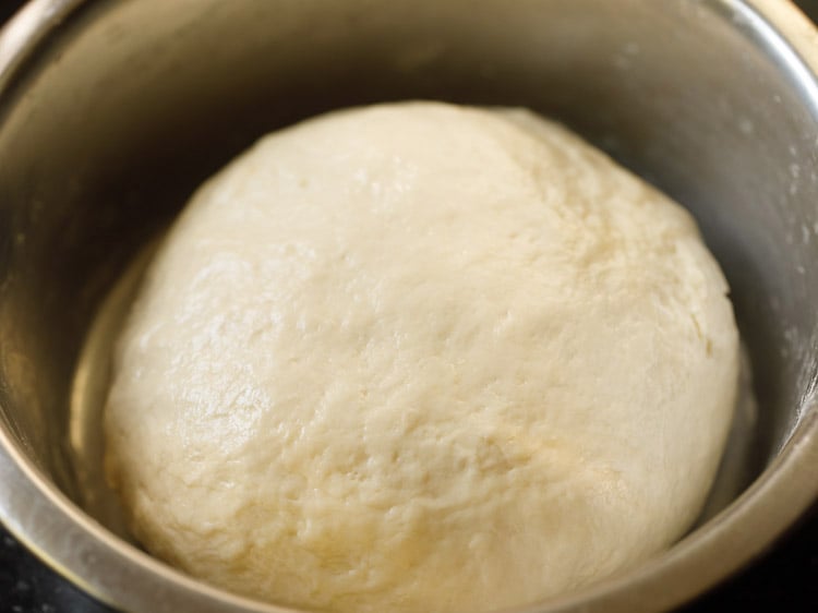 oil spread on the pizza dough