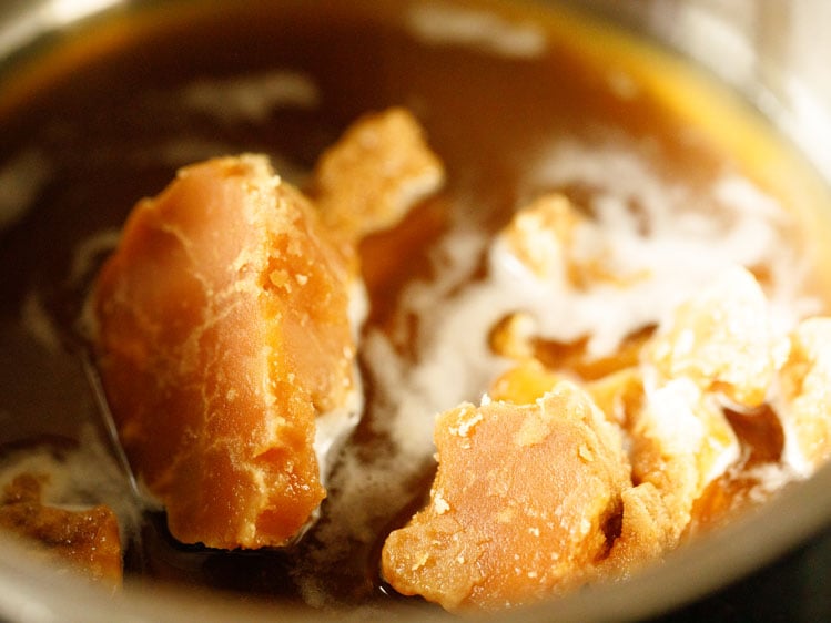 jaggery melting in water