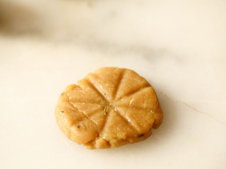 asterisk shaped pattern on flattened thekua dough 