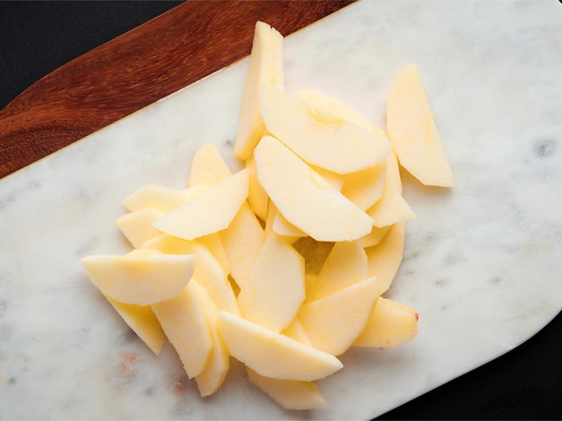 peeled, cored and sliced apple slices