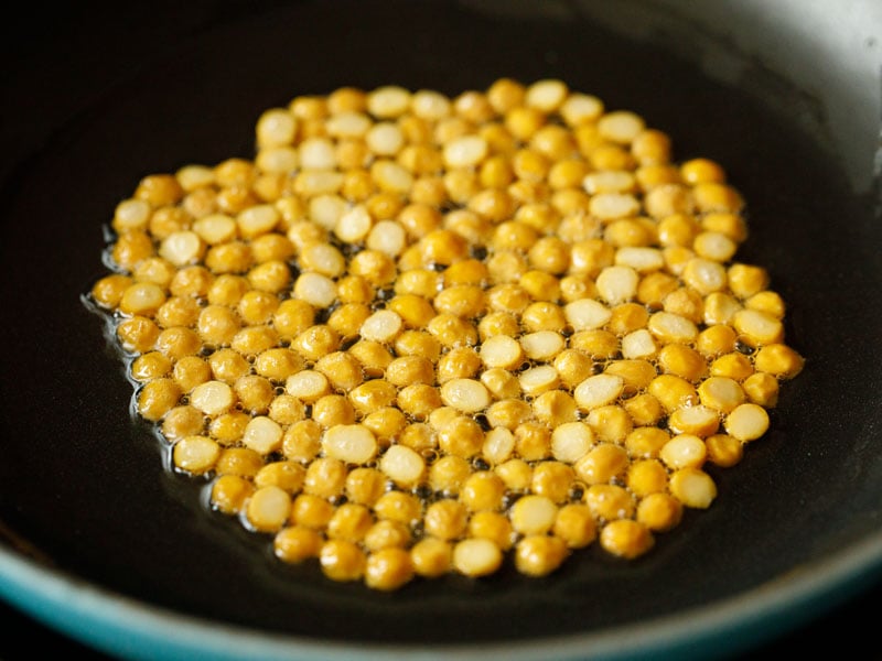 chana dal frying in oil