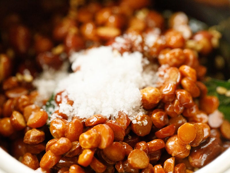 peanut chutney ingredients and salt in a blender